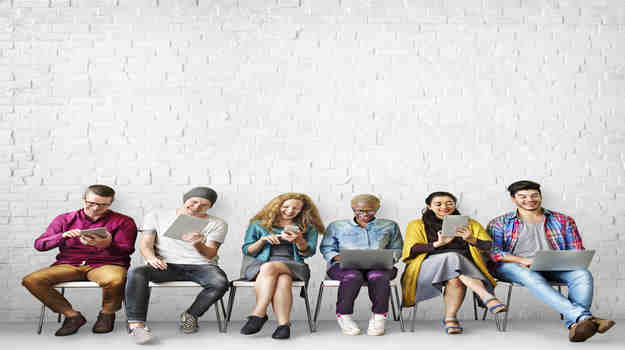 Social Media Do's & Don'ts - Grammar Edits and Blunders 1 When Looking for a Job, Social Media Do's & Don'ts Include Grammar Edits and Blunders