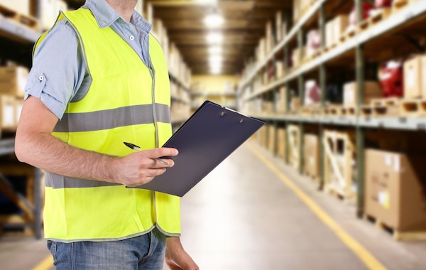 What Characteristics to Look For in Warehouse Personnel 1 warehouse personnel