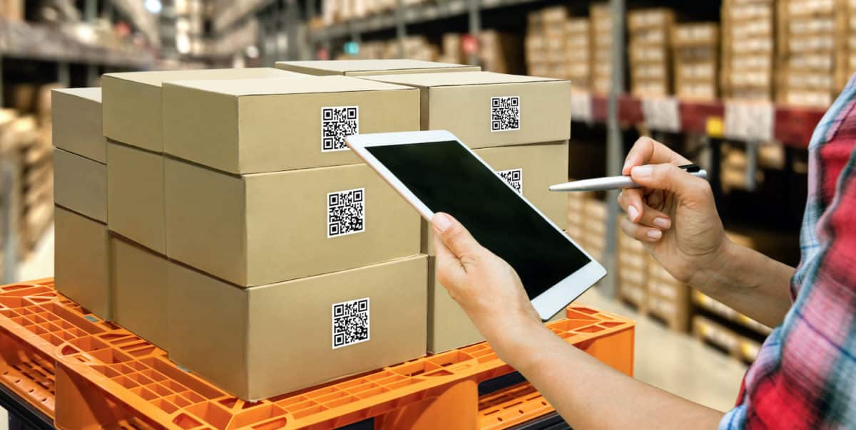 5 Sustainability Improvements to Consider in Your Supply Chain 1 Man using tablet with digital tools and applications to improve supply chain sustainability.
