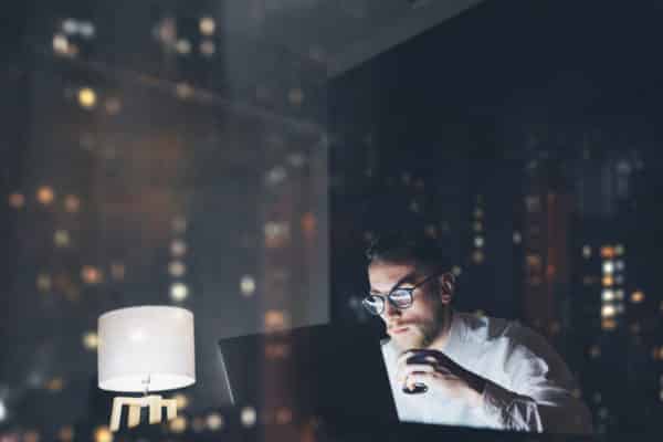 Customer service person working in an overnight job by allegiance staffing in houston, texas.