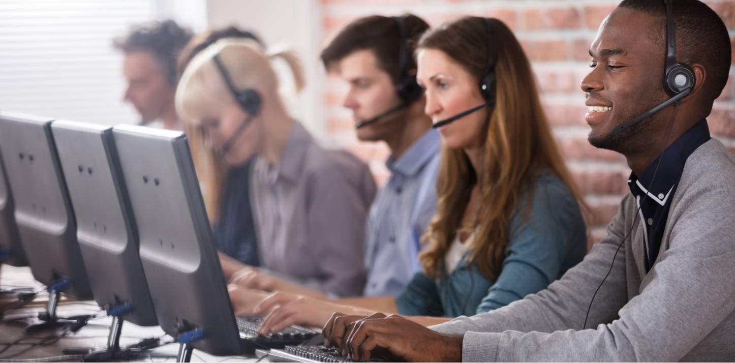 Call Center 2 AdobeStock 157901382