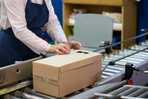 What to Expect: Warehouse Picker Packer Job Description 1 AdobeStock 437718224 1