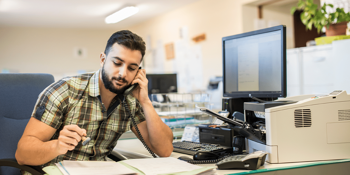 The Best Temporary Jobs Hiring Right Now 1 An employee working in one of the best temporary jobs available right now
